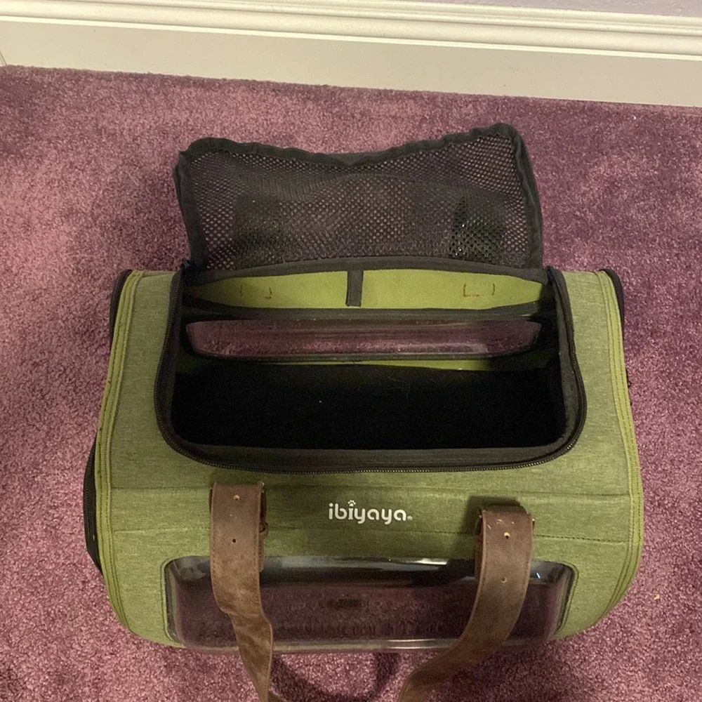 Small pet carrier